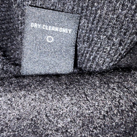 Gray/black cape w/full zipper - Picture 10 of 10